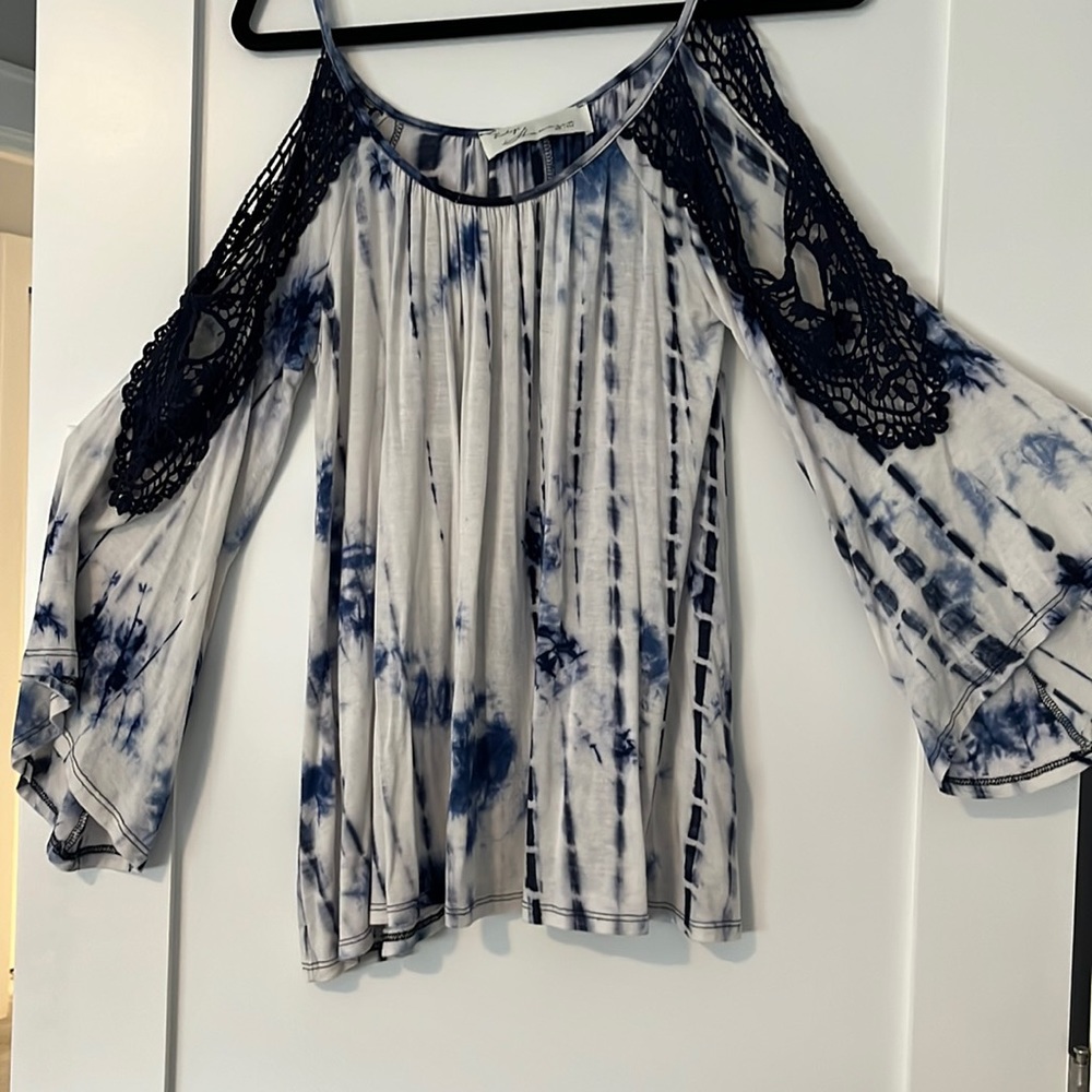 Beautiful long sleeve cold shoulder shirt with crochet detailing on the arms.